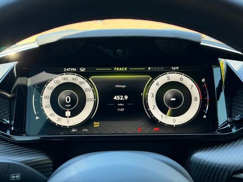 Used 2025 Aston Martin V8 Vantage Coupe image 6