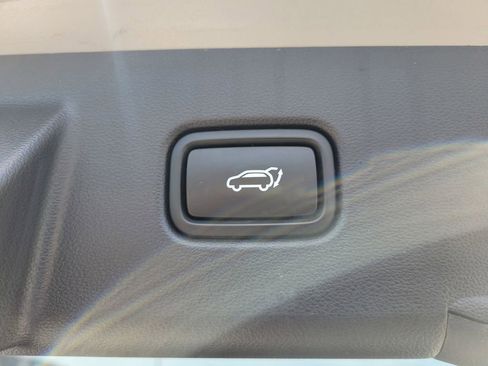 Used 2024 Hyundai Tucson Limited FWD image 11