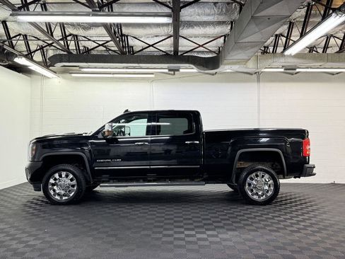 Used 2018 GMC Sierra 2500 Denali w/ Duramax Plus Package image 3
