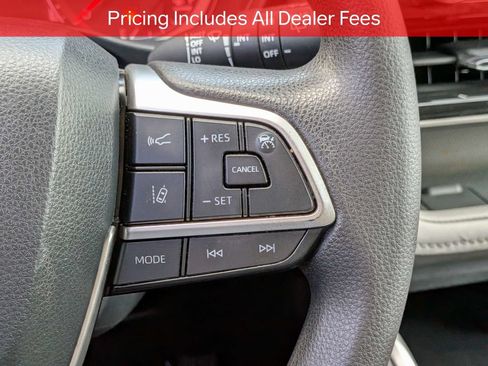 Used 2022 Toyota Highlander L FWD image 28