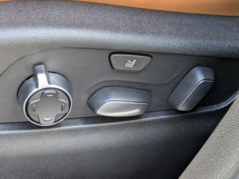 Used 2019 Cadillac XT4 Premium Luxury FWD image 18