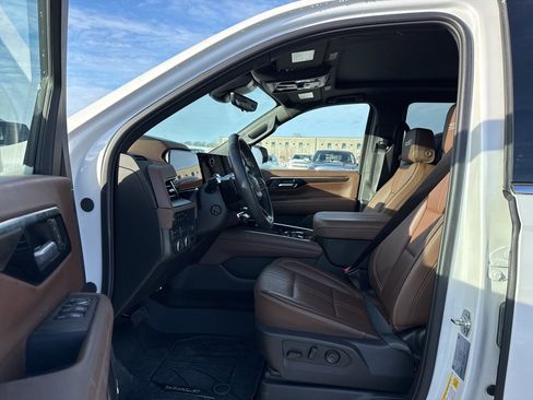 Used 2025 Chevrolet Tahoe High Country image 5