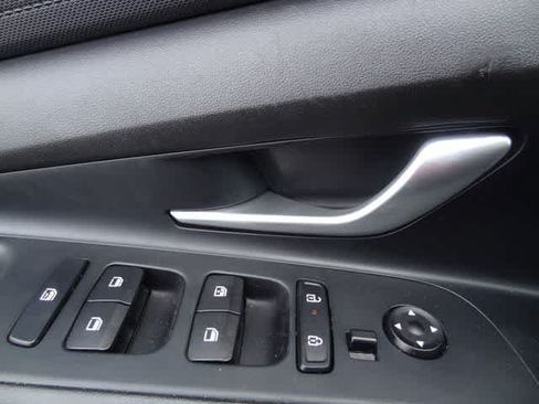 Used 2024 Hyundai Elantra SEL FWD image 13