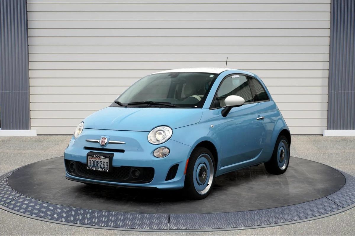 Used 2019 FIAT 500 Lounge FWD image 3