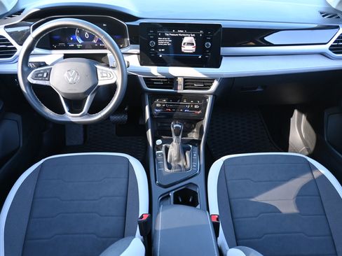 Used 2025 Volkswagen Taos SE image 22