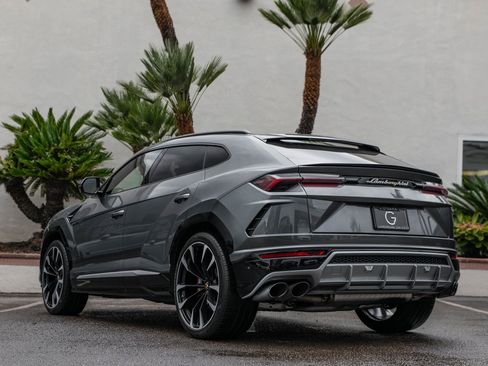 Used 2020 Lamborghini Urus image 3