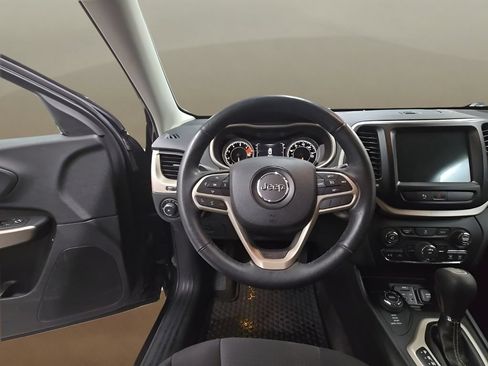 Used 2017 Jeep Cherokee Latitude w/ Safety/Convenience Group AWD/4WD image 28