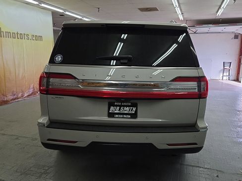 Used 2019 Lincoln Navigator Reserve image 19