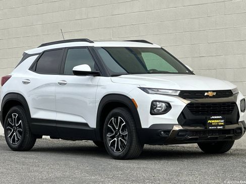 Certified 2023 Chevrolet TrailBlazer ACTIV w/ Sun and Liftgate Package FWD image 1