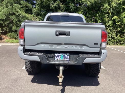 Used 2020 Toyota Tacoma TRD Sport w/ Technology Package AWD/4WD image 20