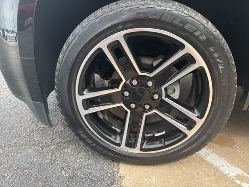 Used 2018 GMC Yukon SLT w/ Open Road Package image 9