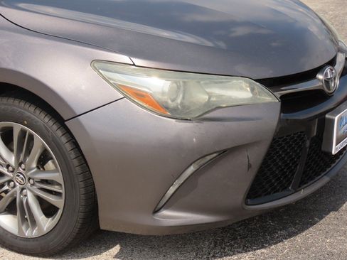 Used 2016 Toyota Camry SE FWD image 6