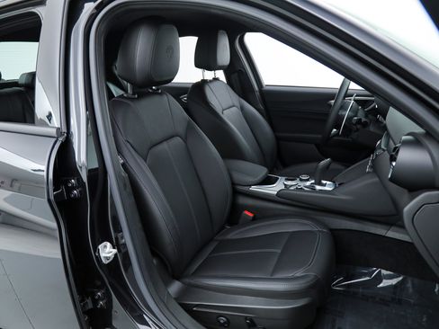 New 2025 Alfa Romeo Giulia w/ Driving Assist Package RWD image 11