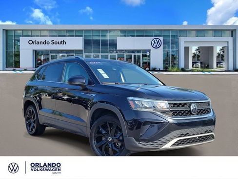 Certified 2023 Volkswagen Taos SE w/ Black Wheel Package FWD image 1