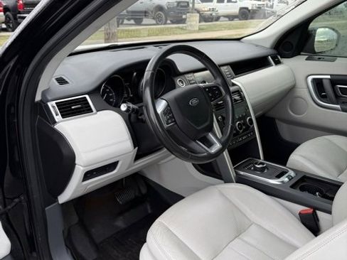 Used 2017 Land Rover Discovery Sport HSE image 12