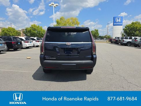Used 2019 Cadillac Escalade Luxury RWD image 4