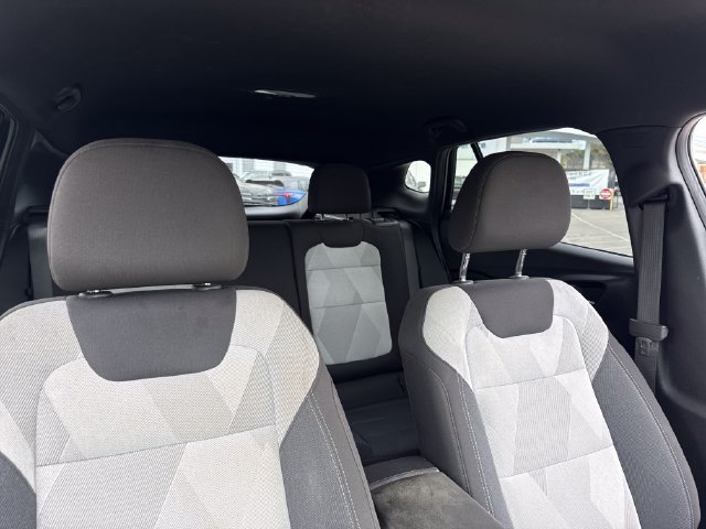 Used 2026 Chevrolet Trax RS FWD image 34