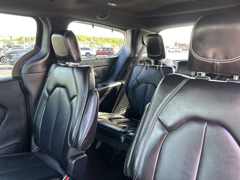 Used 2024 Chrysler Pacifica Touring-L w/ Uconnect Theater Family Group image 30