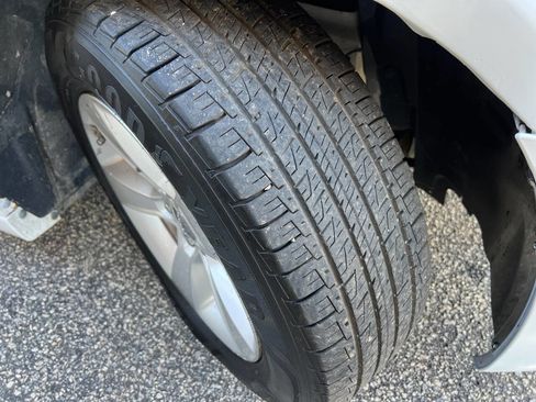 Used 2014 Dodge Charger SXT image 2