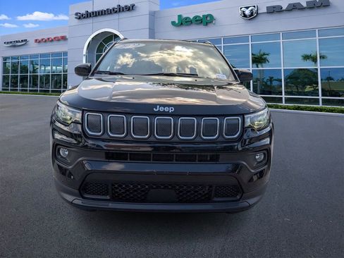 Used 2022 Jeep Compass Latitude w/ Convenience Group FWD image 2
