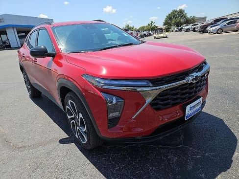 Used 2026 Chevrolet Trax RS w/ Sunroof Package FWD image 11