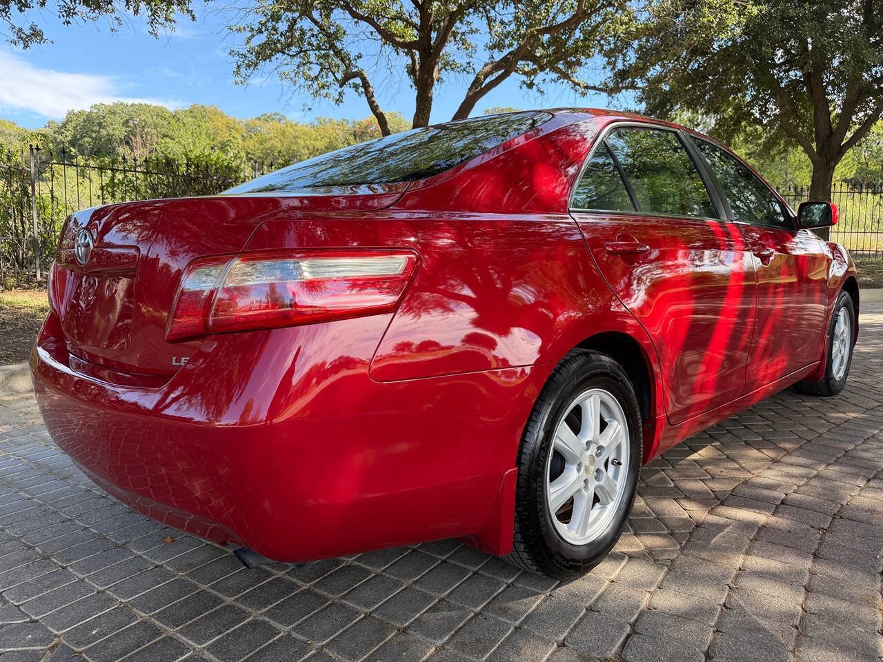 Used 2009 Toyota Camry LE FWD image 4