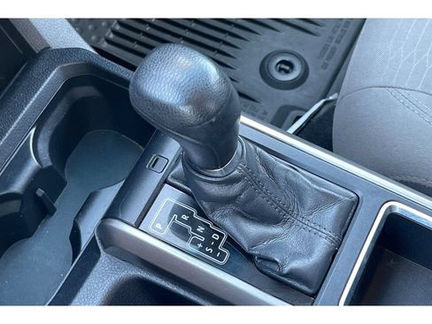 Used 2018 Toyota Tacoma SR5 RWD image 32