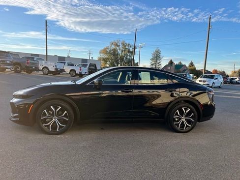 Used 2024 Toyota Crown XLE image 9