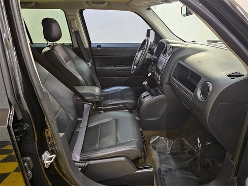 Used 2016 Jeep Patriot High Altitude image 11