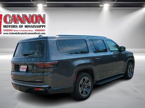 Used 2023 Jeep Wagoneer L Series II image 5