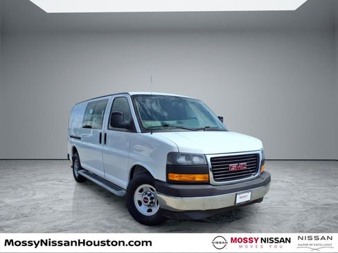 Used 2018 GMC Savana 2500 w/ Driver Convenience Package image 1