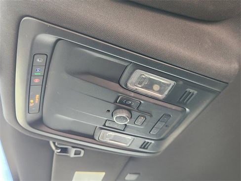 Used 2022 Chevrolet Suburban Z71 w/ Luxury Package image 25