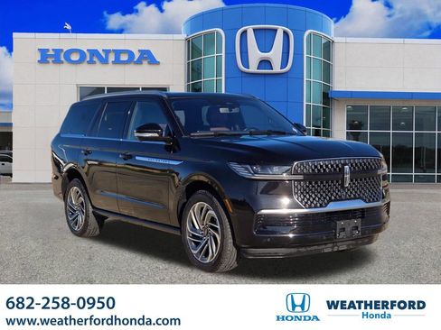 Used 2025 Lincoln Navigator Reserve image 1