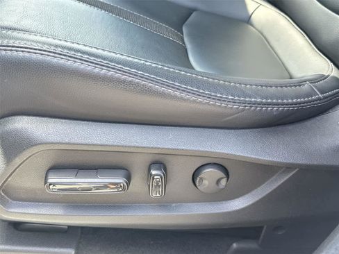 Used 2025 Honda Pilot Touring image 14