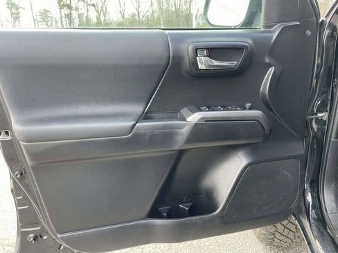 Used 2021 Toyota Tacoma TRD Off-Road image 18