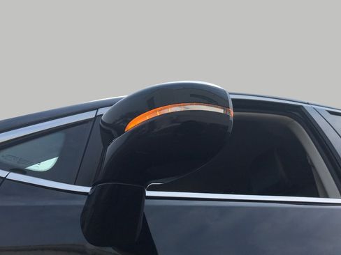 Used 2024 Chrysler Pacifica Touring-L image 36