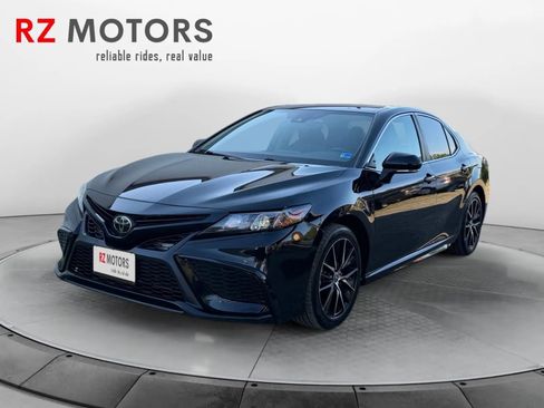 Used 2022 Toyota Camry SE w/ Convenience Package FWD image 1