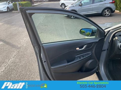 Used 2023 Hyundai Kona SE w/ Cargo Package image 18