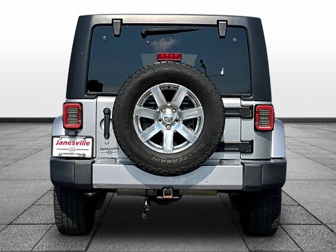 Used 2018 Jeep Wrangler Unlimited Sahara w/ Connectivity Group AWD/4WD image 6