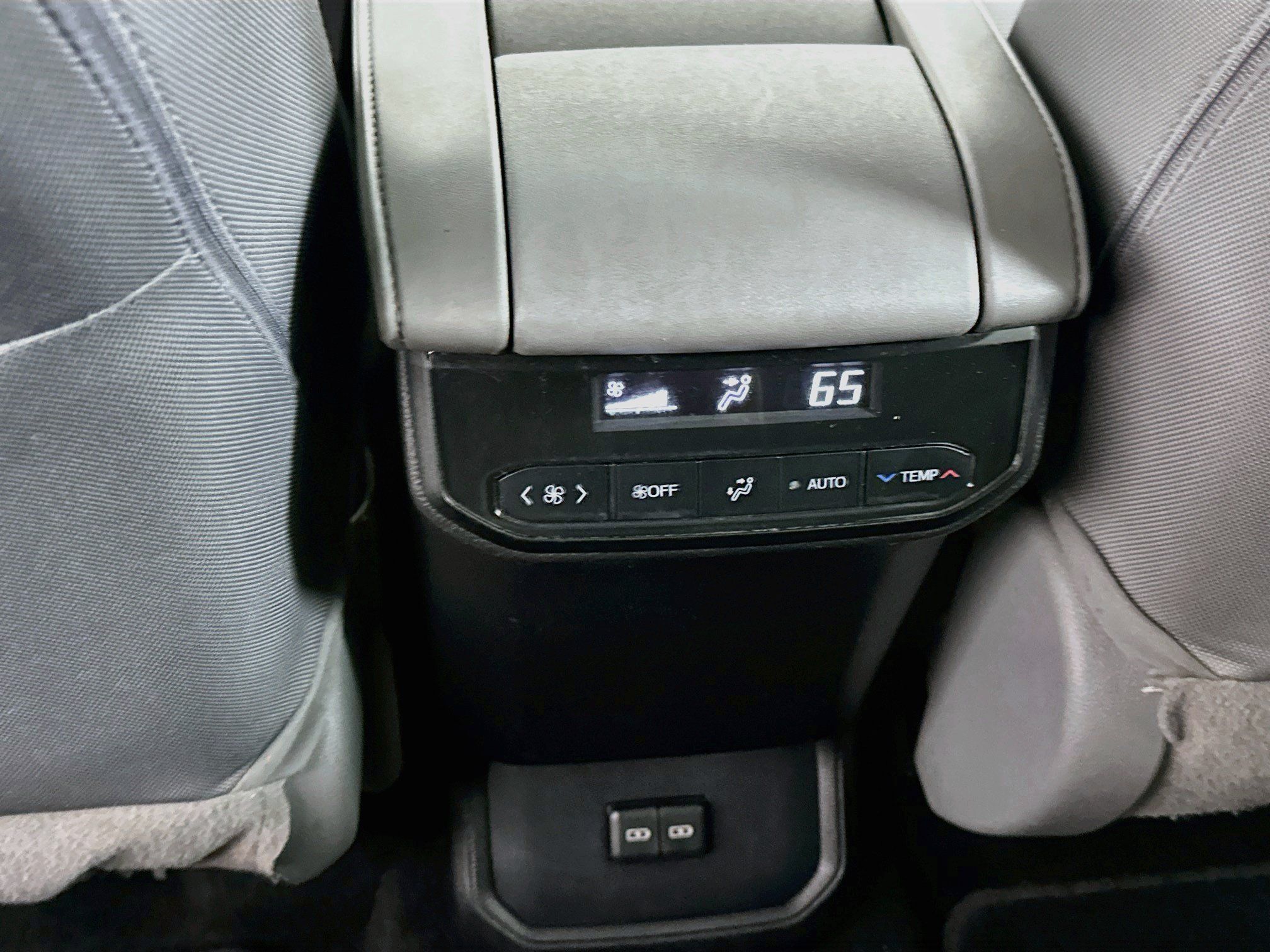 Used 2022 Toyota Highlander LE FWD image 26