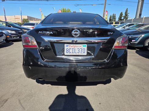 Used 2015 Nissan Altima 2.5 SV w/ Convenience Package FWD image 3