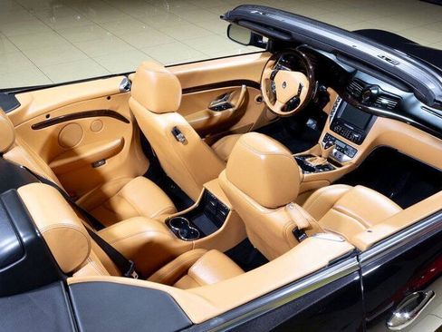 Used 2015 Maserati GranTurismo Convertible RWD image 50
