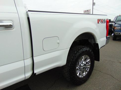 Used 2017 Ford F250 XLT w/ XLT Premium Package image 28