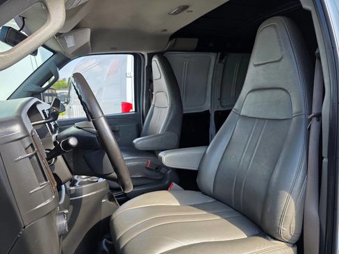 Used 2019 GMC Savana 3500 Extended w/ Driver Convenience Package image 10