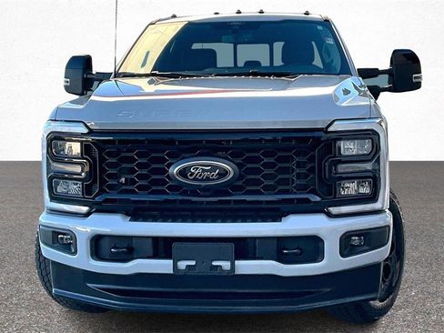 Used 2025 Ford F250 Lariat w/ Black Appearance Package image 3