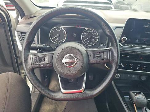 Used 2023 Nissan Rogue S FWD image 5