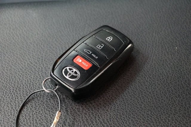 Used 2025 Toyota Camry SE FWD image 34