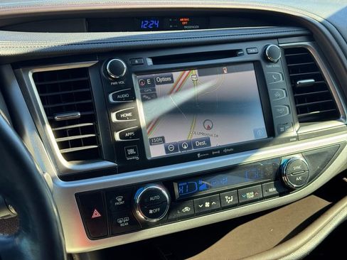 Used 2017 Toyota Highlander Limited image 36