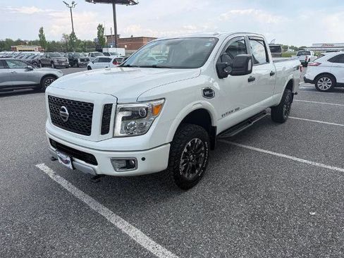 Used 2017 Nissan Titan PRO-4X AWD/4WD image 4