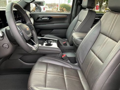 Used 2025 Chevrolet Tahoe High Country image 5